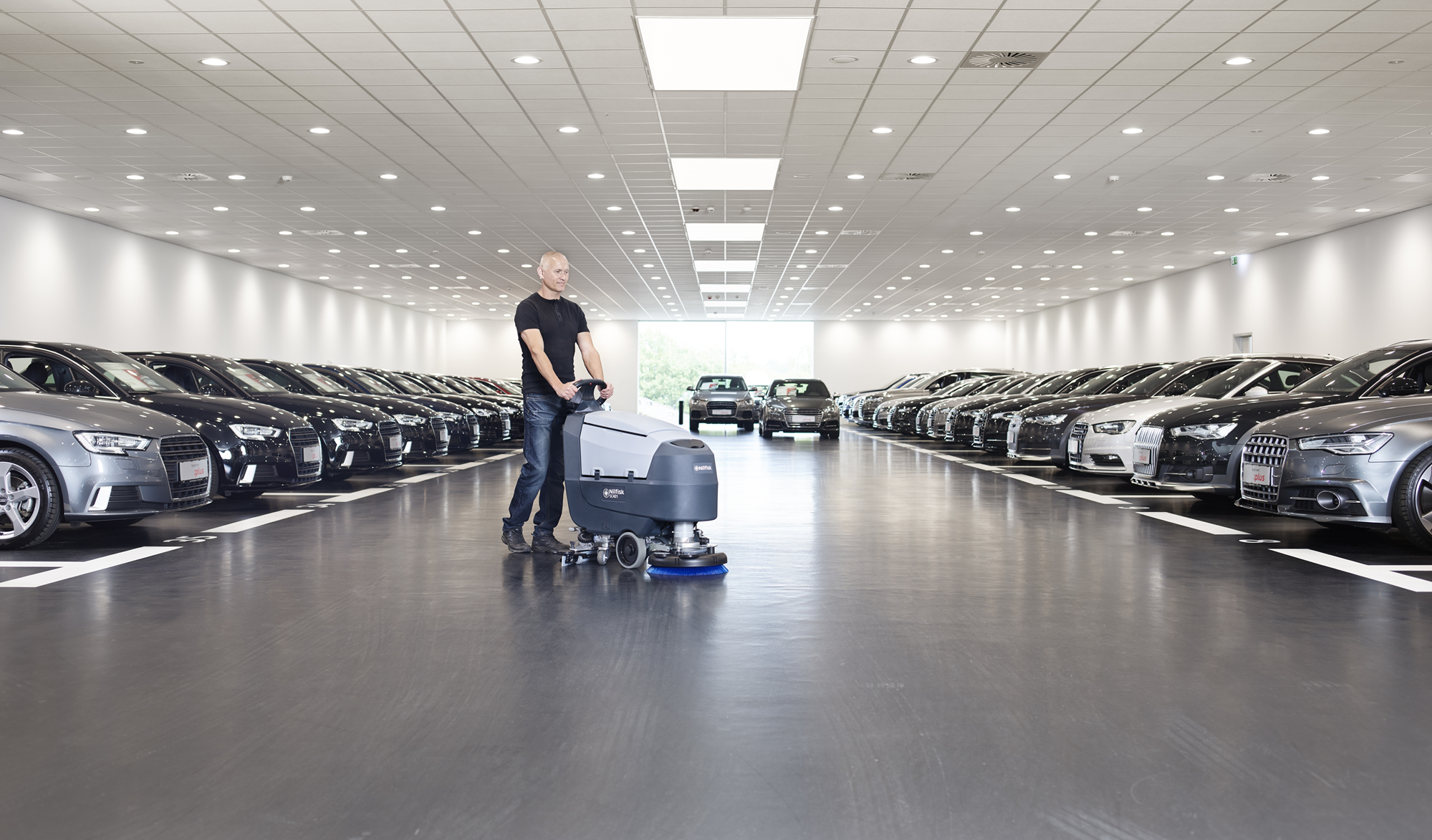 SC401 Scrubber - Battery Operated Scrubber/Dryer