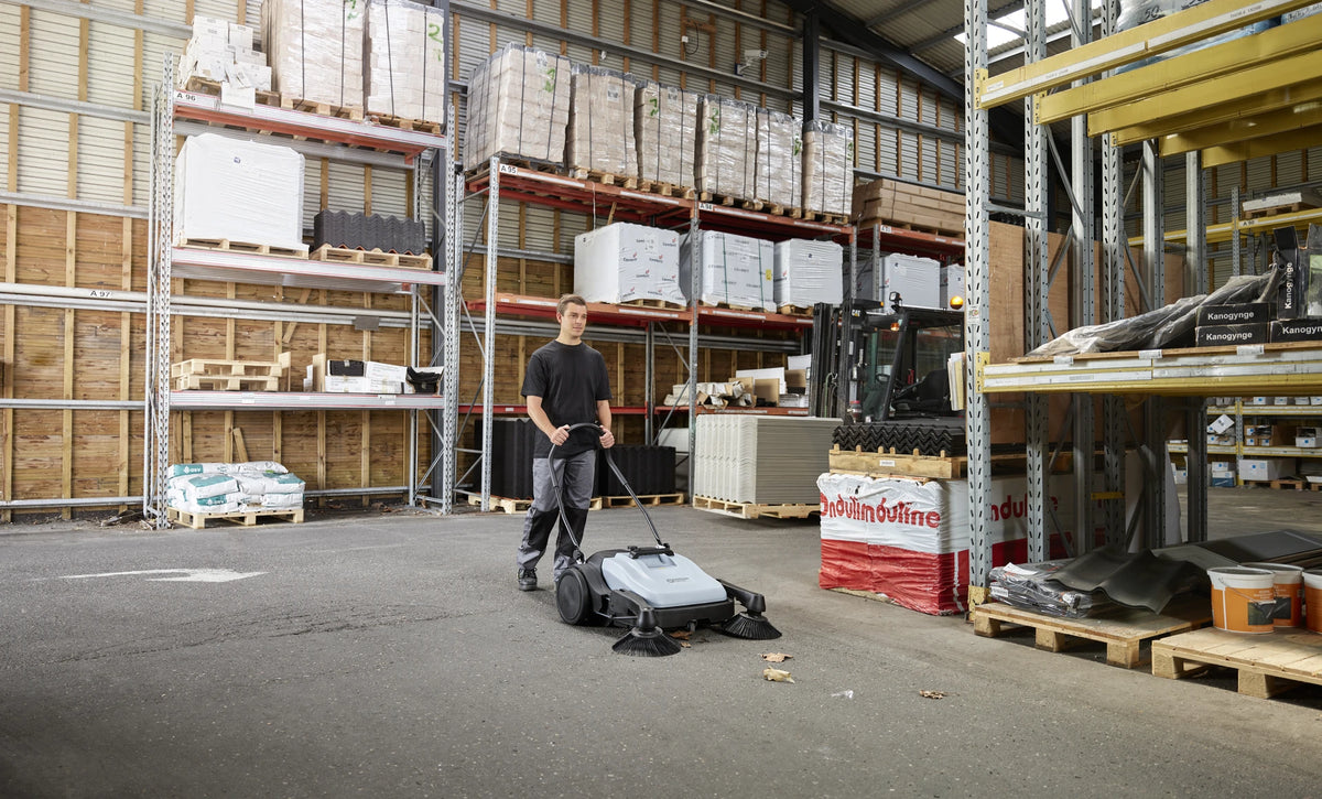 Nilfisk SW250 Manual Walk-Behind Sweeper